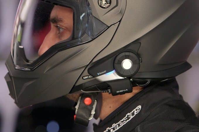¿Cuáles son los mejores y más potentes altavoces de casco para tu motocicleta?